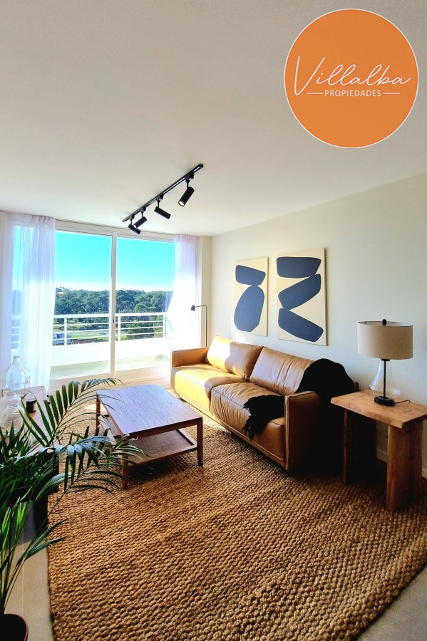 Apartamento ID.3088 - Amplio apartamento de 1 dormitorio, con 2 baños. Balcón, Losa radiante, en edificio con todos los Amenities. Ideal para todo el año. Punta del Este. 