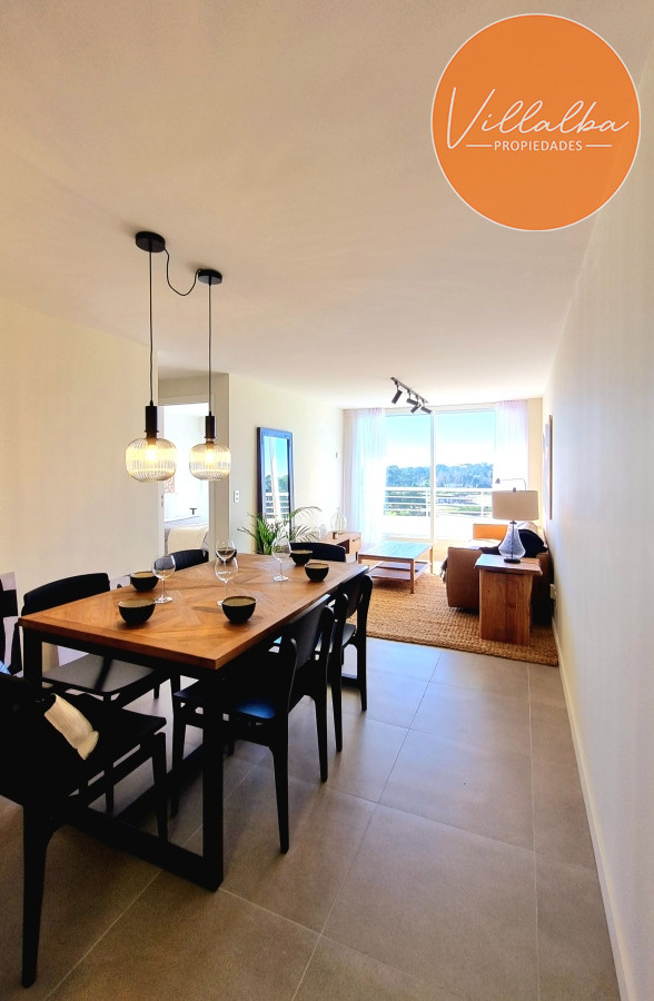 Apartamento ID.3088 - Amplio apartamento de 1 dormitorio, con 2 baños. Balcón, Losa radiante, en edificio con todos los Amenities. Ideal para todo el año. Punta del Este. 