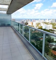 Penthouse en venta sobre Roosevelt. Con vistas inigualables de la ciudad y la playa.