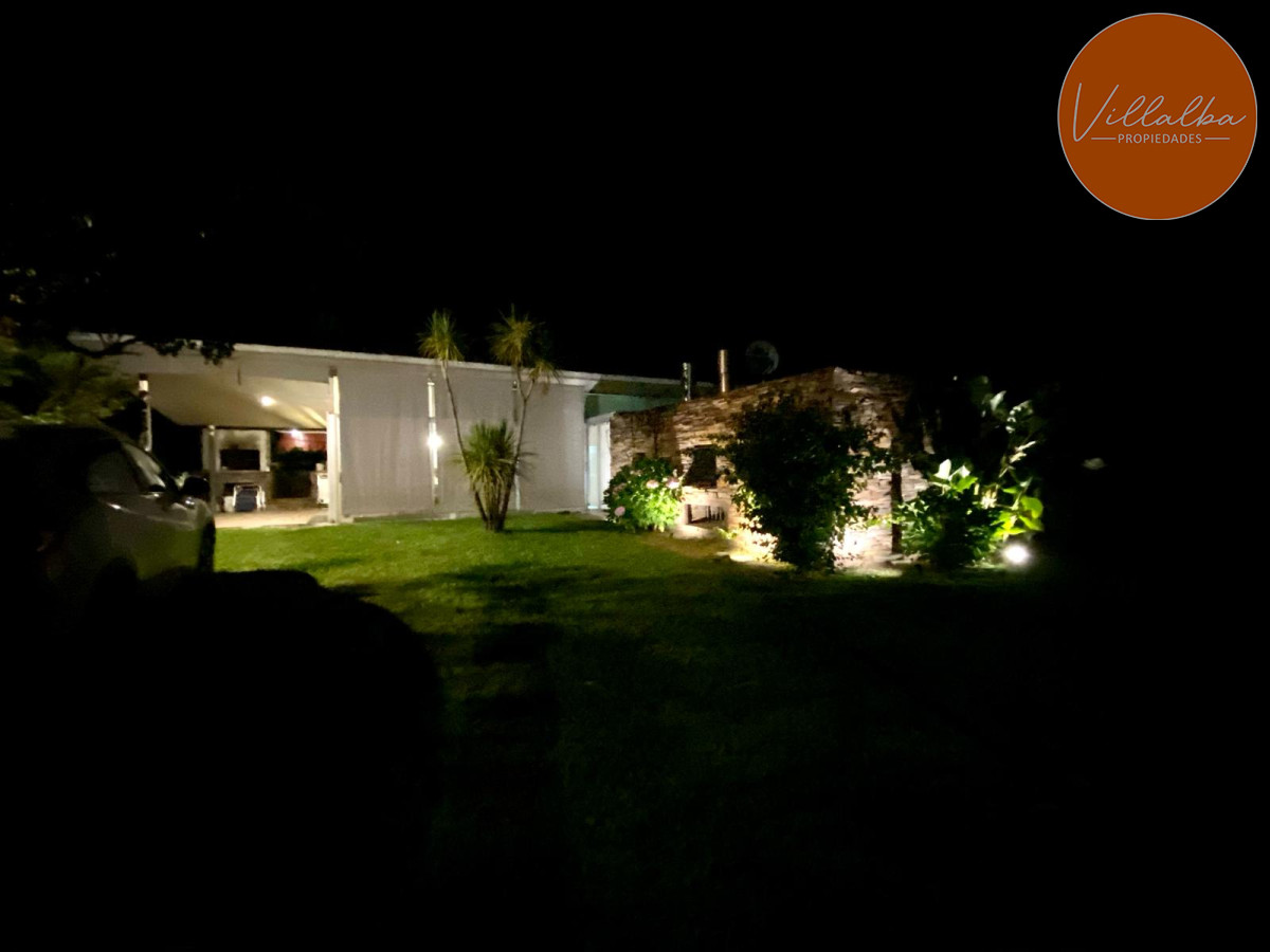 Casa ID.3077 - Casa en venta de 2 dormitorios en Pinares, Punta del Este