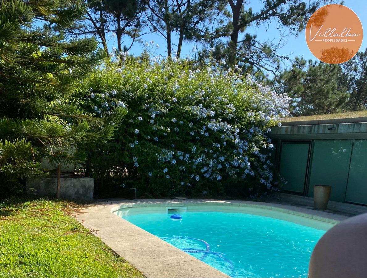 Casa ID.3077 - Casa en venta de 2 dormitorios en Pinares, Punta del Este