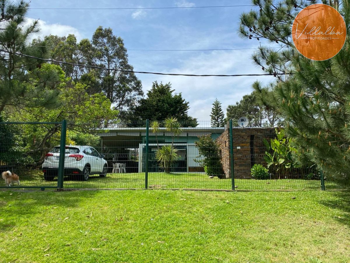 Casa ID.3077 - Casa en venta de 2 dormitorios en Pinares, Punta del Este