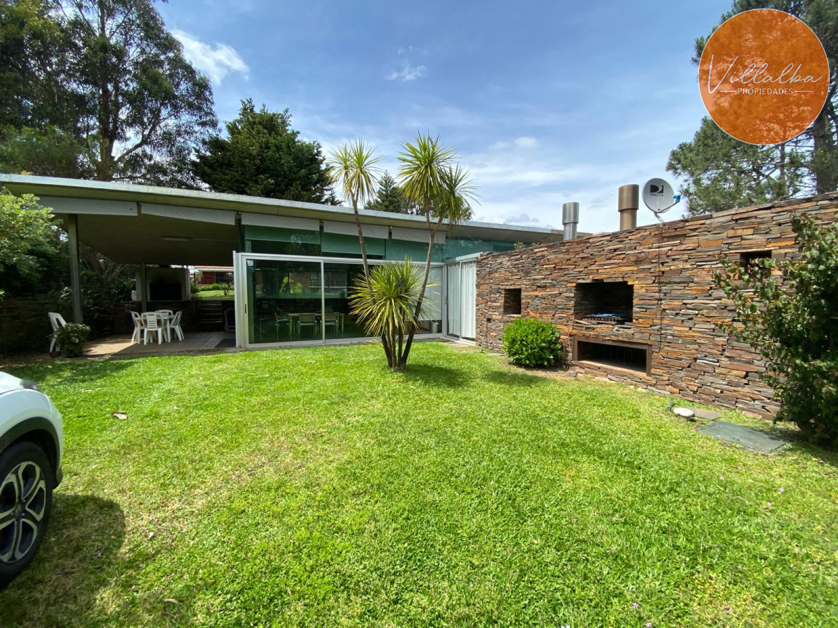 Casa ID.3077 - Casa en venta de 2 dormitorios en Pinares, Punta del Este