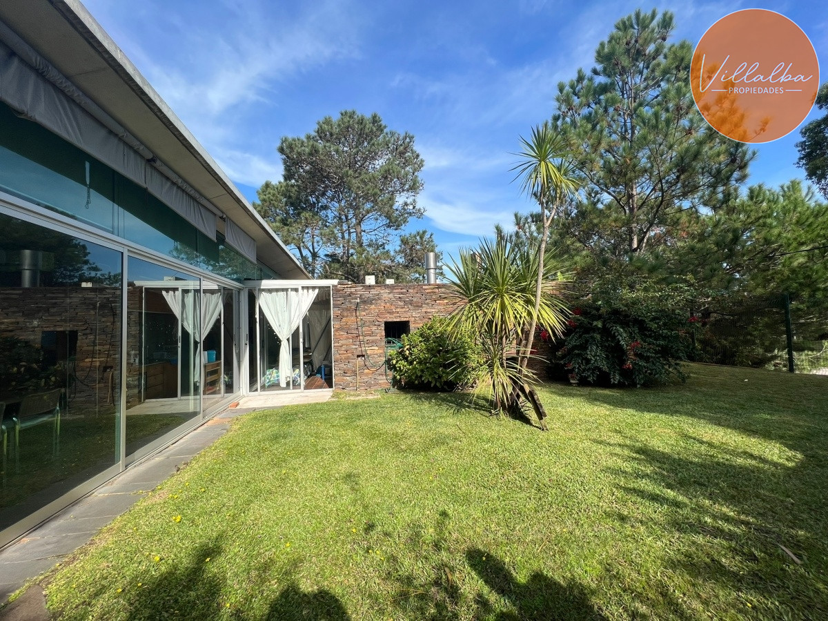 Casa ID.3077 - Casa en venta de 2 dormitorios en Pinares, Punta del Este