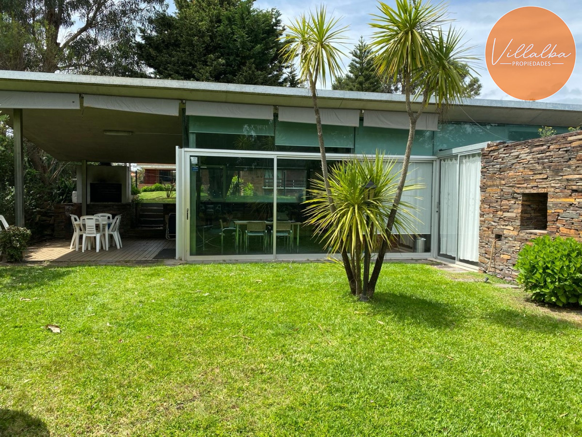 Casa ID.3077 - Casa en venta de 2 dormitorios en Pinares, Punta del Este