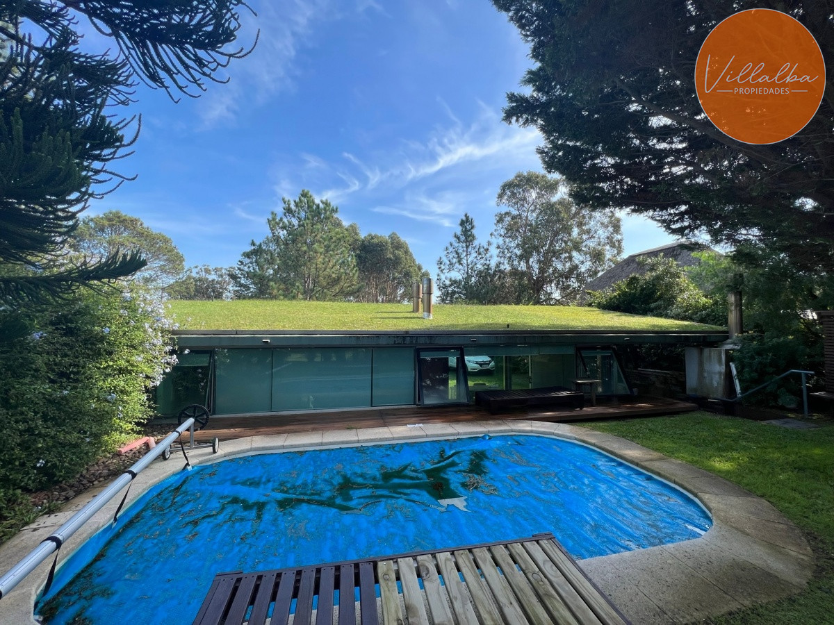 Casa ID.3077 - Casa en venta de 2 dormitorios en Pinares, Punta del Este