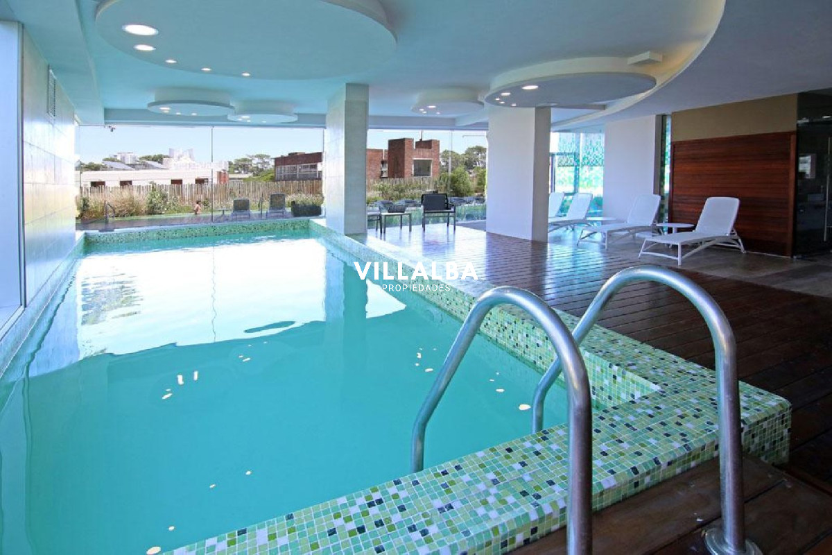 Apartamento ID.3075 - Penthouse en venta sobre Roosevelt. Con vistas inigualables de la ciudad y la playa.