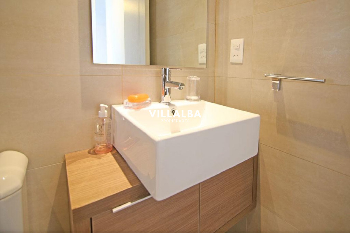 Apartamento ID.3075 - Penthouse en venta sobre Roosevelt. Con vistas inigualables de la ciudad y la playa.