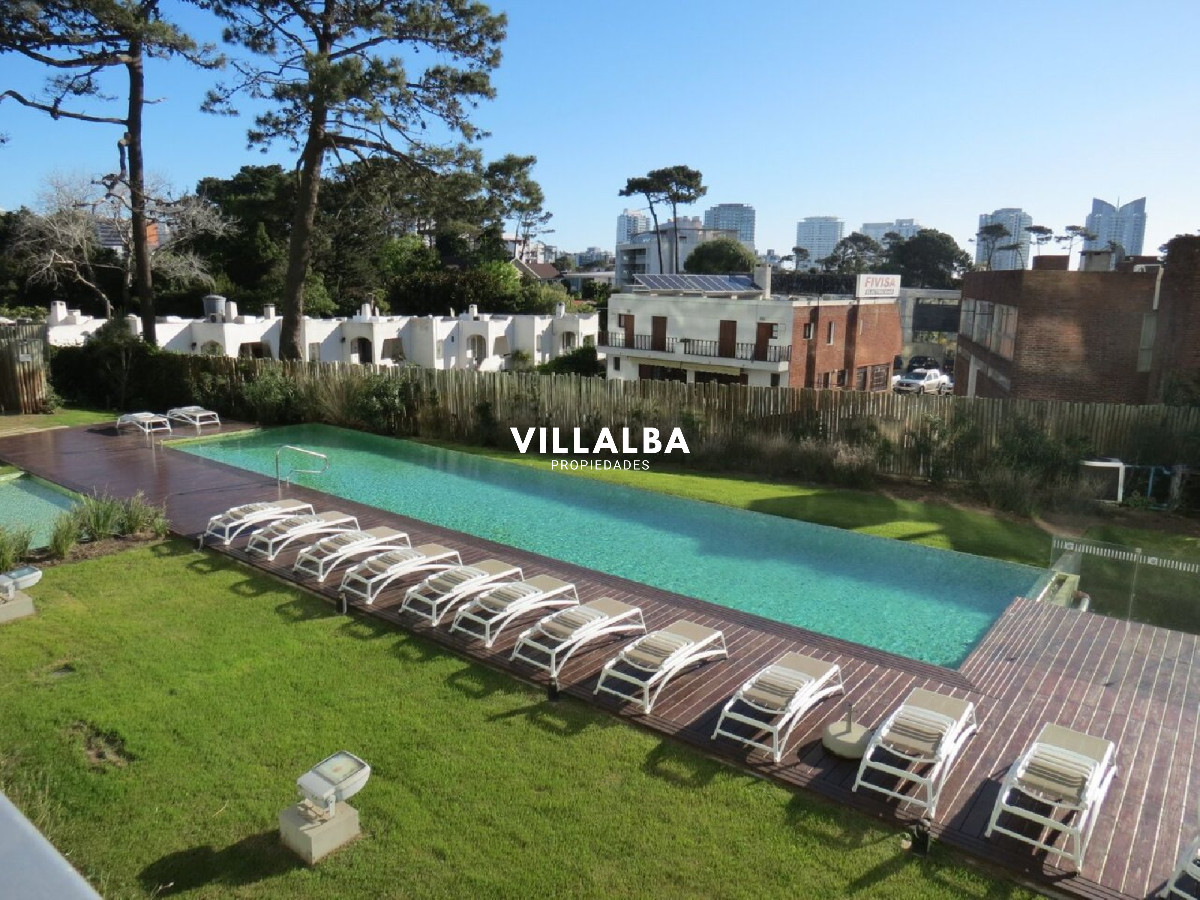 Apartamento ID.3075 - Penthouse en venta sobre Roosevelt. Con vistas inigualables de la ciudad y la playa.