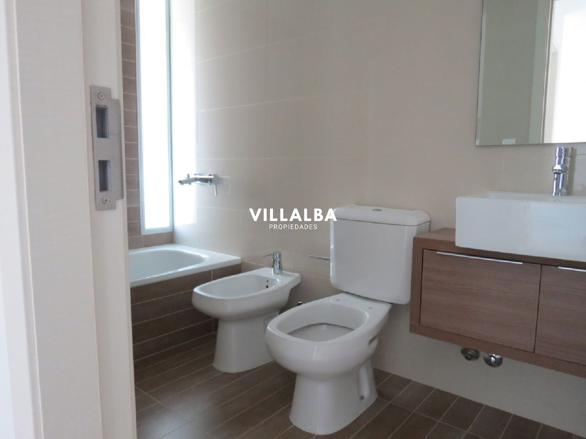 Apartamento ID.3075 - Penthouse en venta sobre Roosevelt. Con vistas inigualables de la ciudad y la playa.