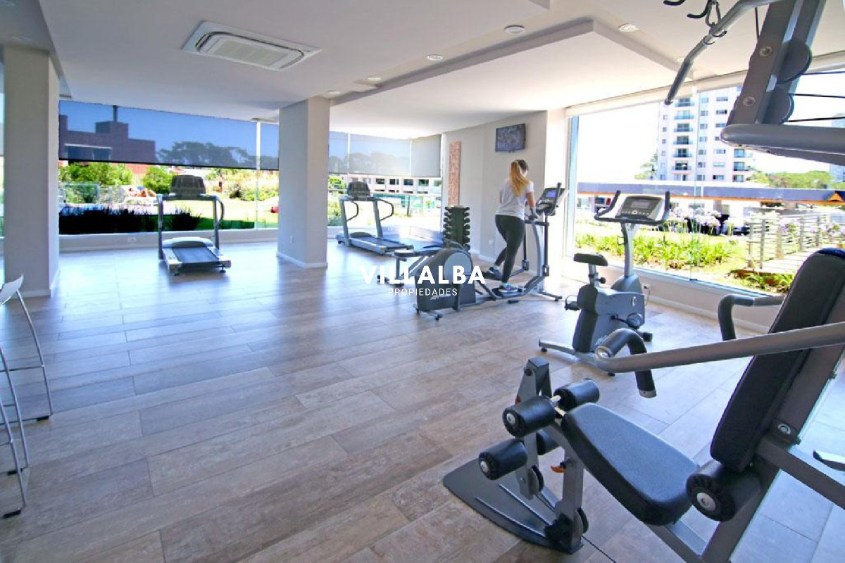 Apartamento ID.3075 - Penthouse en venta sobre Roosevelt. Con vistas inigualables de la ciudad y la playa.