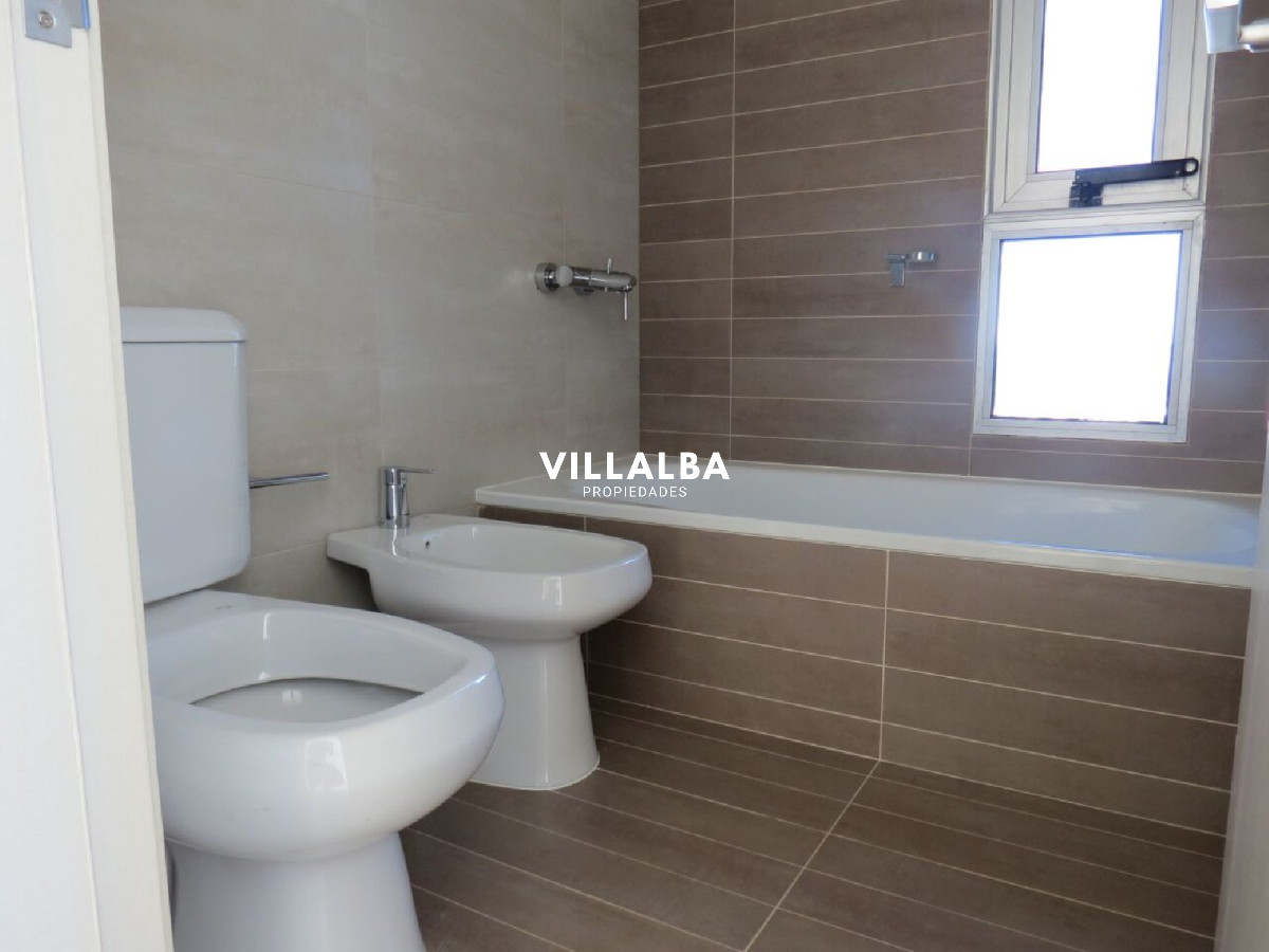 Apartamento ID.3075 - Penthouse en venta sobre Roosevelt. Con vistas inigualables de la ciudad y la playa.