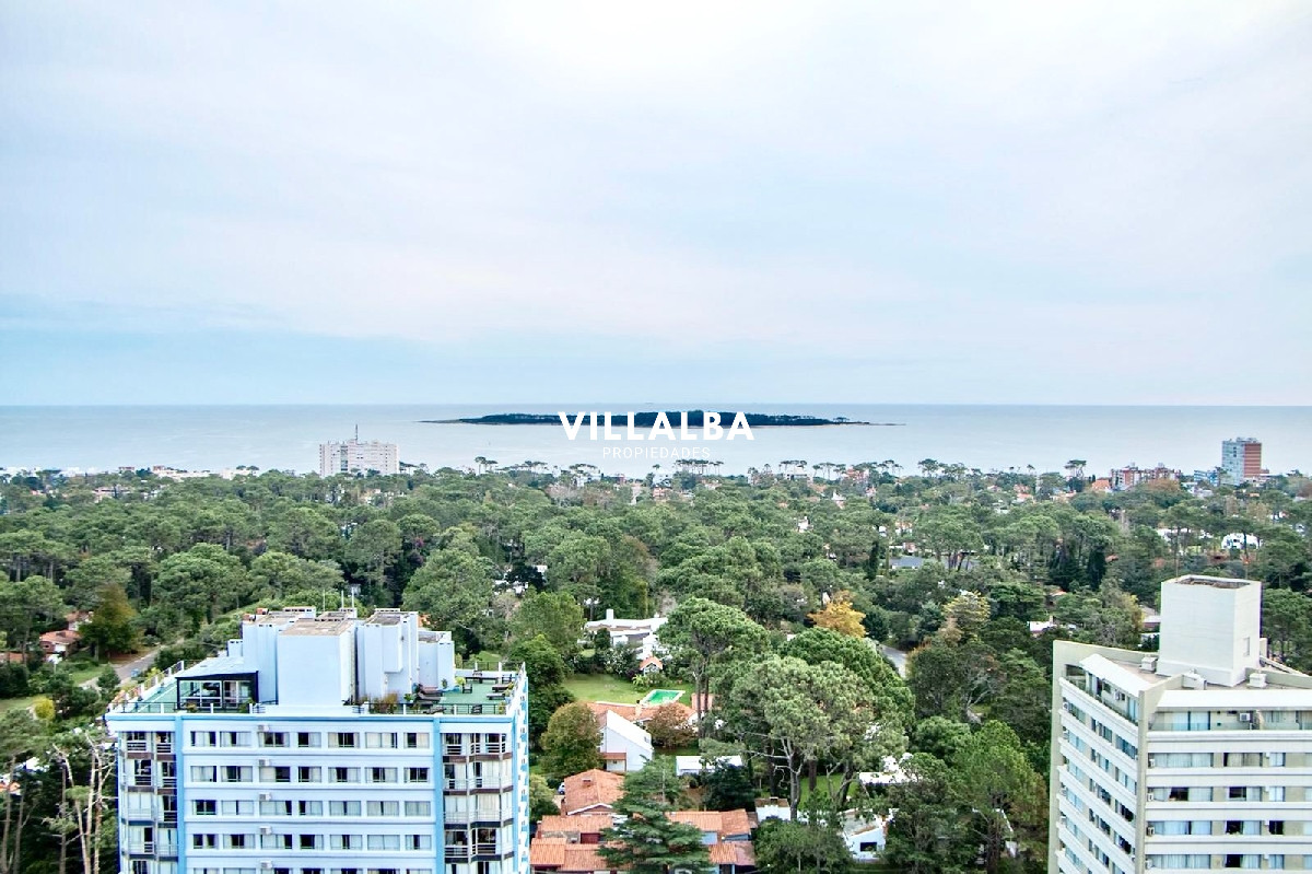 Apartamento ID.3088 - Amplio apartamento de 1 dormitorio, con 2 baños. Balcón, Losa radiante, en edificio con todos los Amenities. Ideal para todo el año. Punta del Este. 