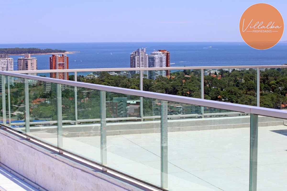 Apartamento ID.3075 - Penthouse en venta sobre Roosevelt. Con vistas inigualables de la ciudad y la playa.