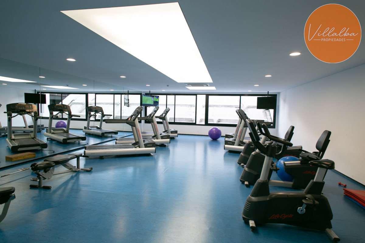Apartamento ID.3088 - Amplio apartamento de 1 dormitorio, con 2 baños. Balcón, Losa radiante, en edificio con todos los Amenities. Ideal para todo el año. Punta del Este. 