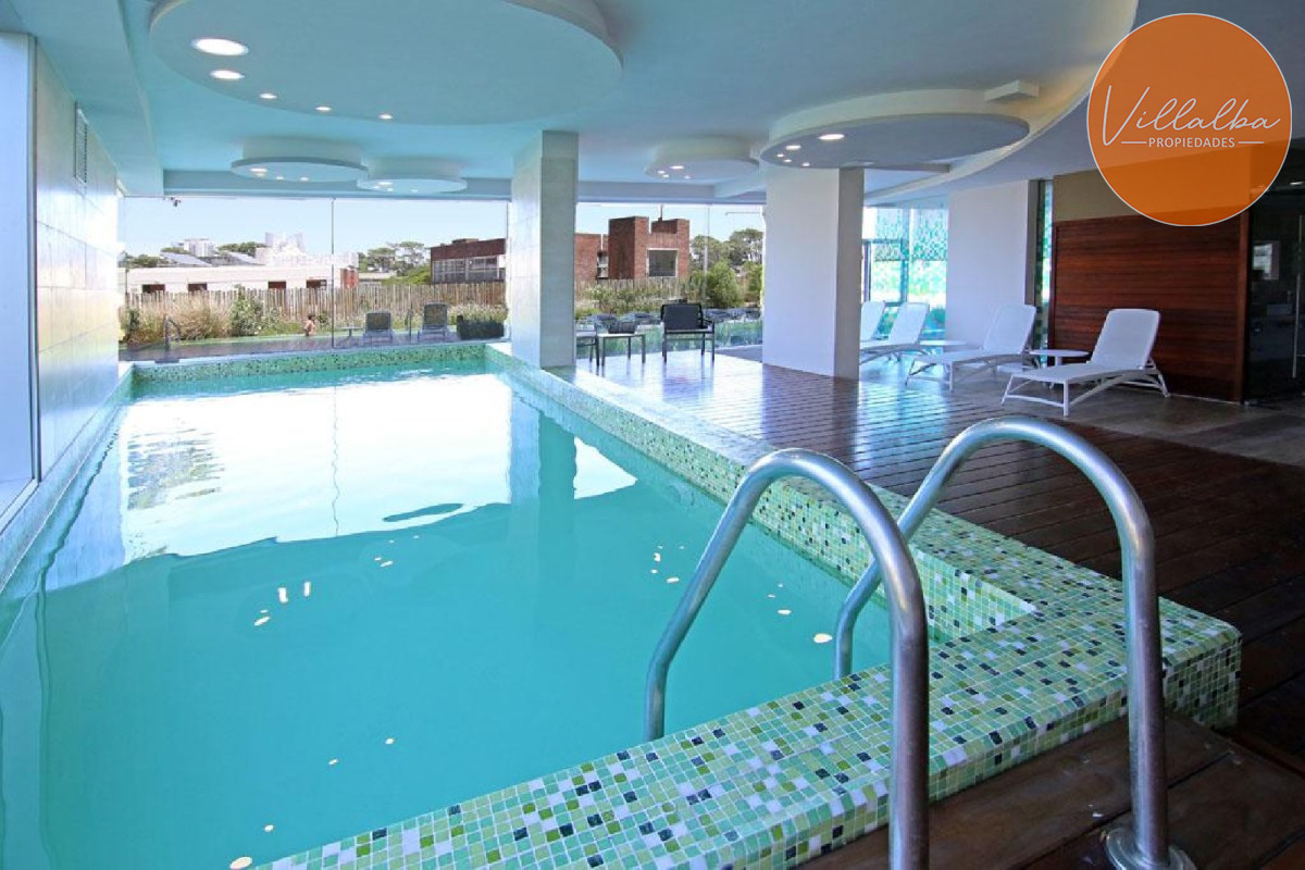 Apartamento ID.3075 - Penthouse en venta sobre Roosevelt. Con vistas inigualables de la ciudad y la playa.