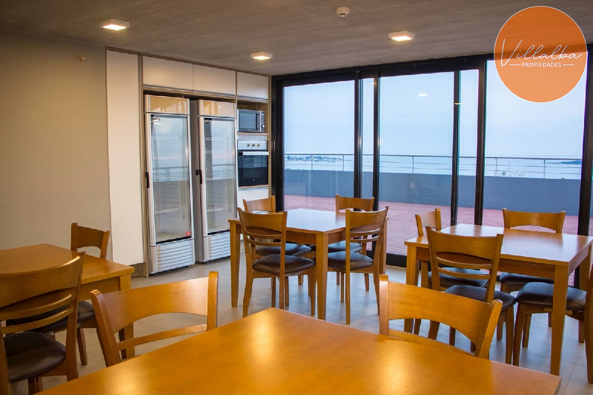 Apartamento ID.3088 - Amplio apartamento de 1 dormitorio, con 2 baños. Balcón, Losa radiante, en edificio con todos los Amenities. Ideal para todo el año. Punta del Este. 