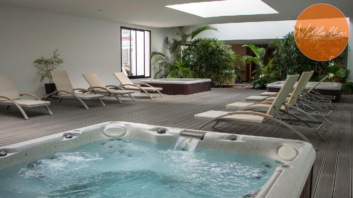 Apartamento ID.3088 - Amplio apartamento de 1 dormitorio, con 2 baños. Balcón, Losa radiante, en edificio con todos los Amenities. Ideal para todo el año. Punta del Este. 