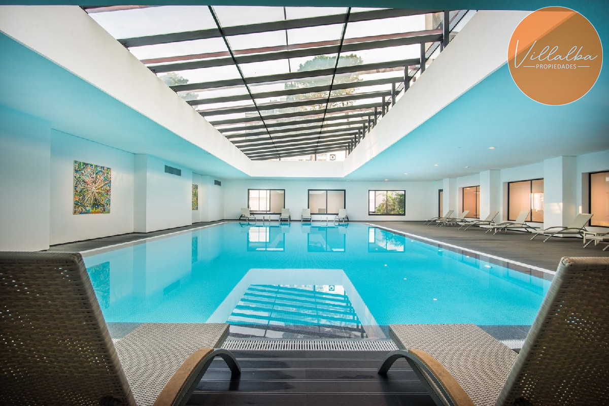 Apartamento ID.3088 - Amplio apartamento de 1 dormitorio, con 2 baños. Balcón, Losa radiante, en edificio con todos los Amenities. Ideal para todo el año. Punta del Este. 