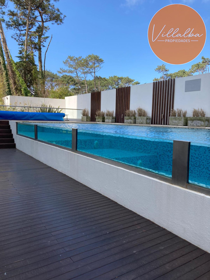 Apartamento ID.3047 - Apartamento tipo casa. Amplia terraza que recorre todos los ambientes. 3 dormitorios y 3 baños. Ubicado en Aidy Grill. PUNTA DEL ESTE.