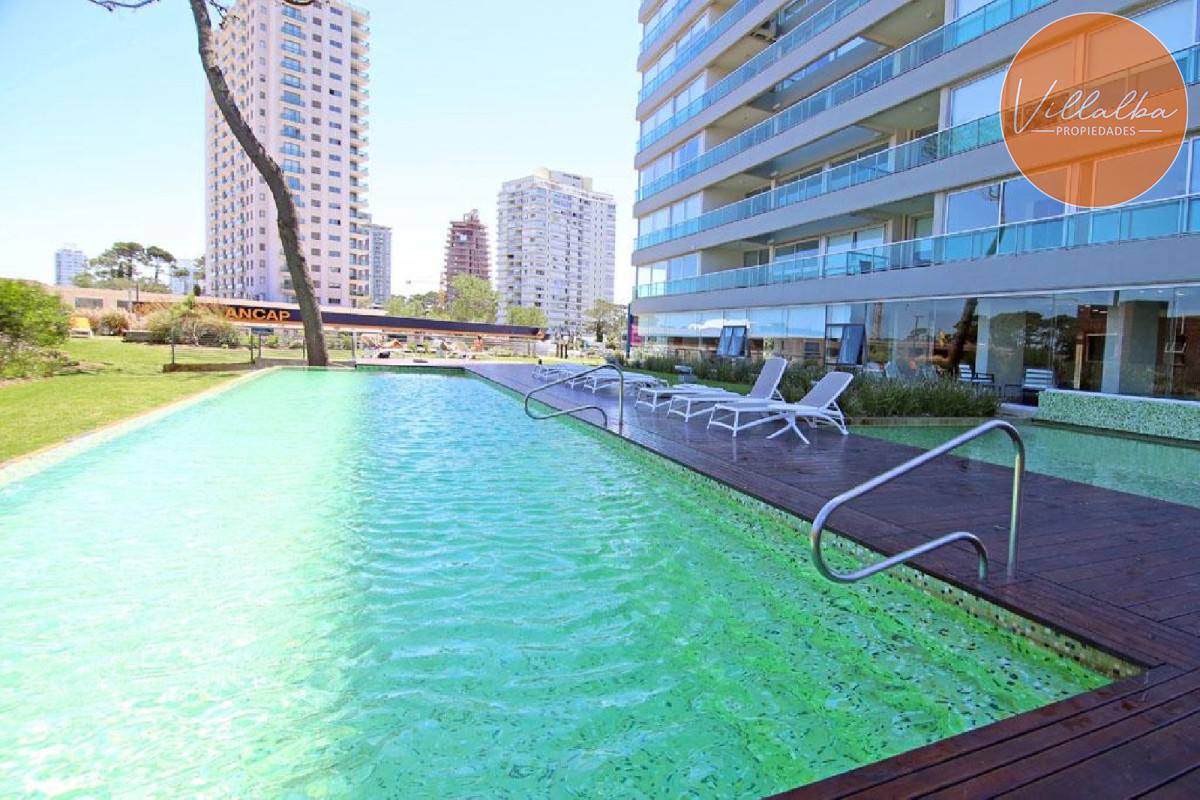 Apartamento ID.3075 - Penthouse en venta sobre Roosevelt. Con vistas inigualables de la ciudad y la playa.