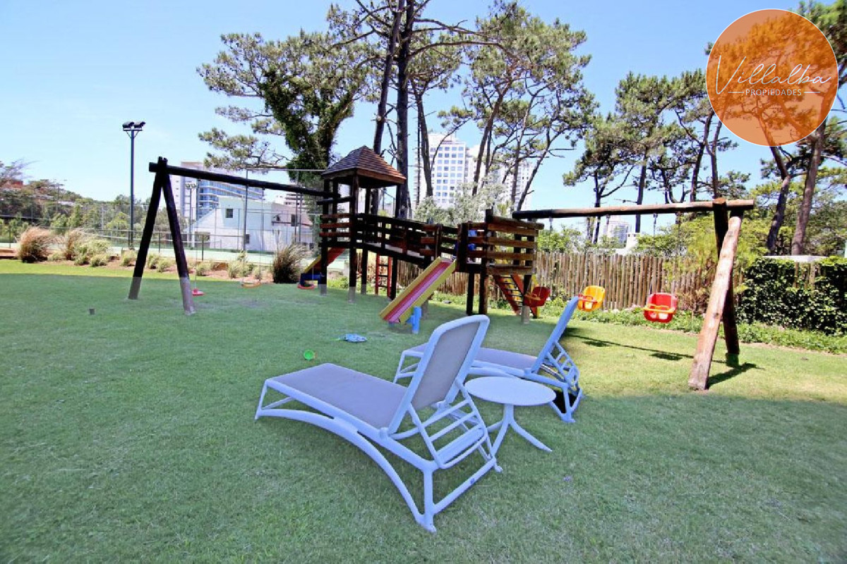 Apartamento ID.3075 - Penthouse en venta sobre Roosevelt. Con vistas inigualables de la ciudad y la playa.