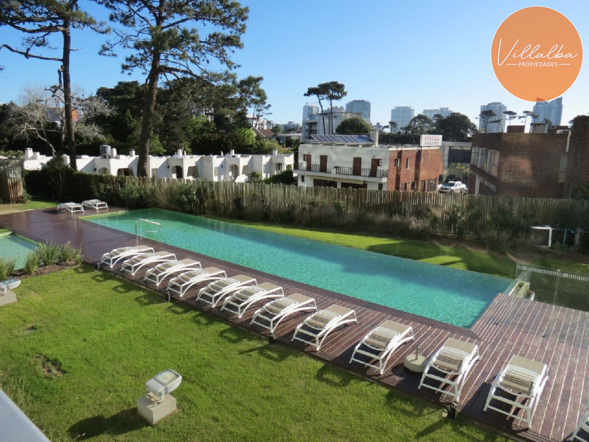 Apartamento ID.3075 - Penthouse en venta sobre Roosevelt. Con vistas inigualables de la ciudad y la playa.