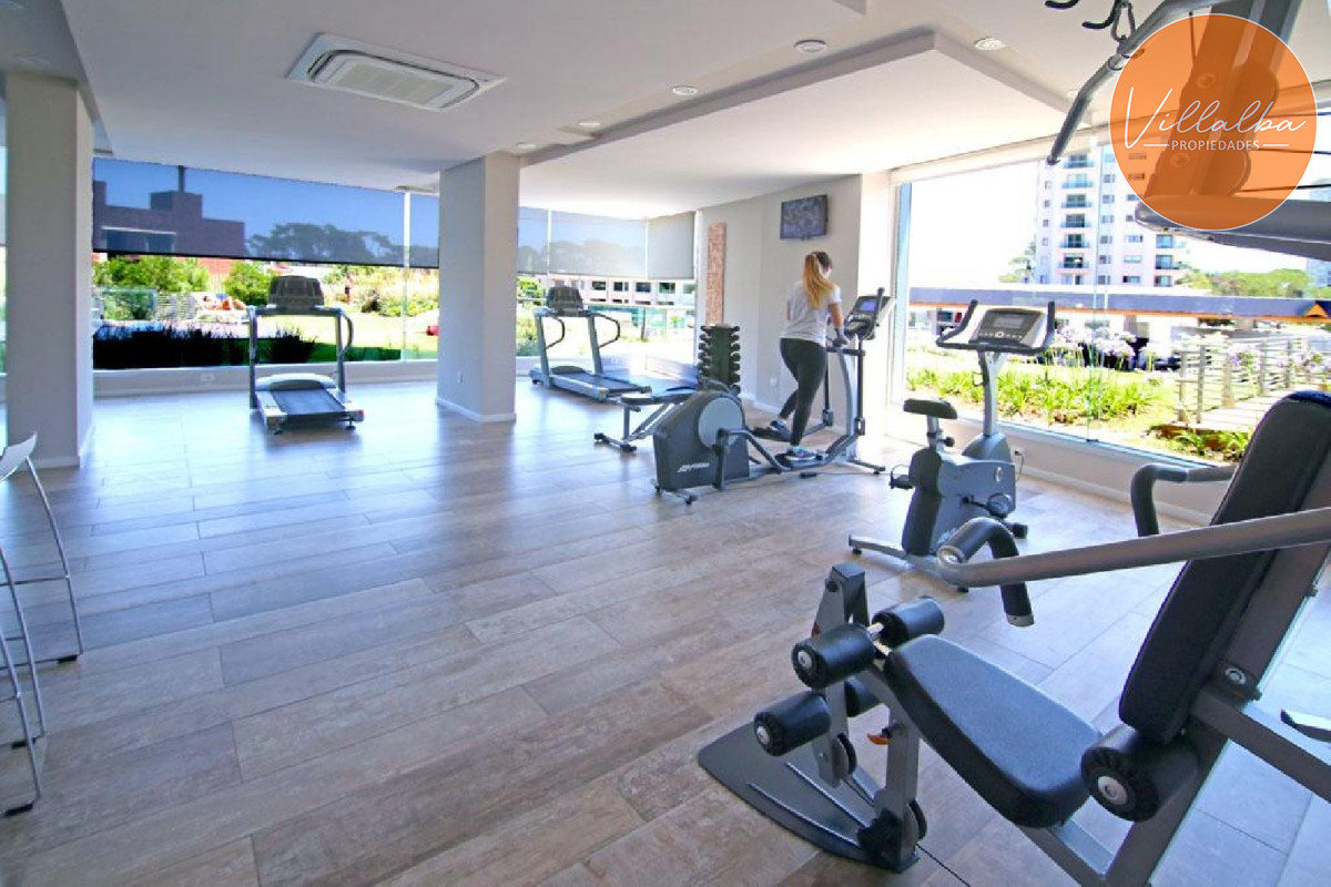 Apartamento ID.3075 - Penthouse en venta sobre Roosevelt. Con vistas inigualables de la ciudad y la playa.