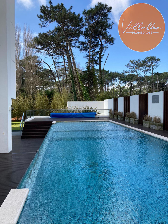 Apartamento ID.3047 - Apartamento tipo casa. Amplia terraza que recorre todos los ambientes. 3 dormitorios y 3 baños. Ubicado en Aidy Grill. PUNTA DEL ESTE.