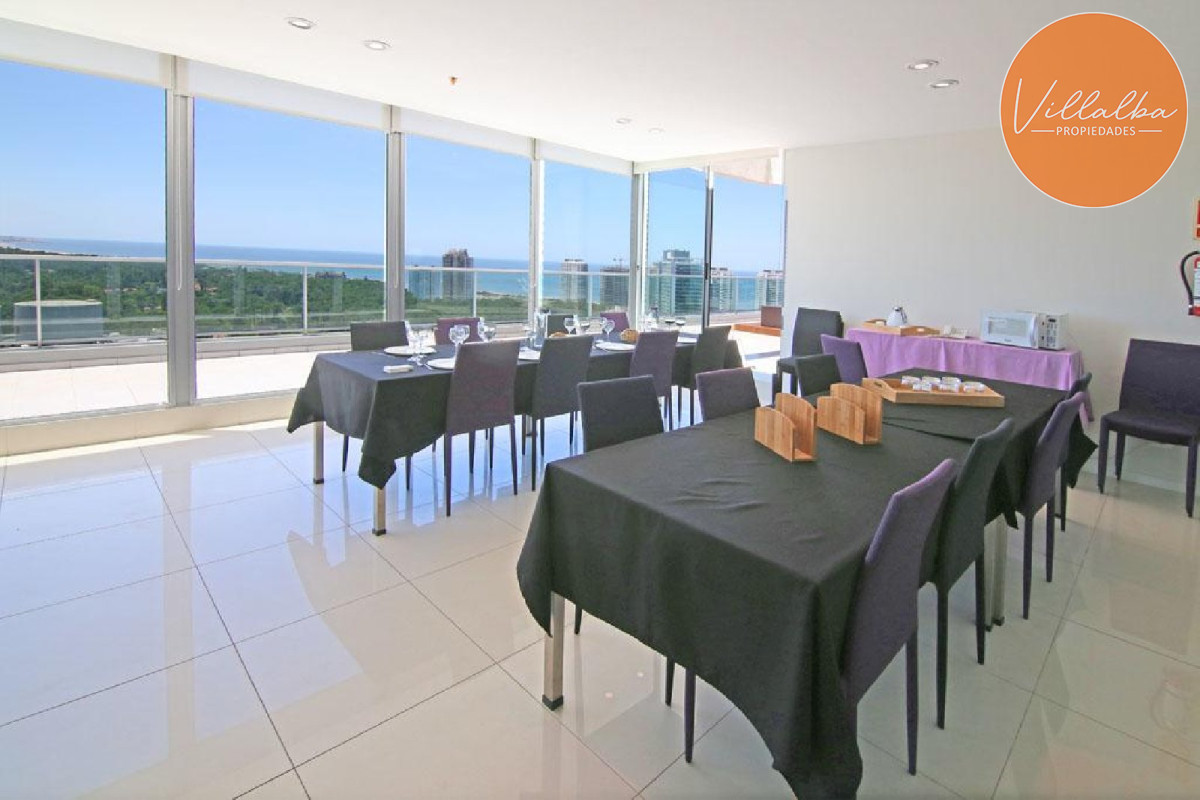 Apartamento ID.3075 - Penthouse en venta sobre Roosevelt. Con vistas inigualables de la ciudad y la playa.