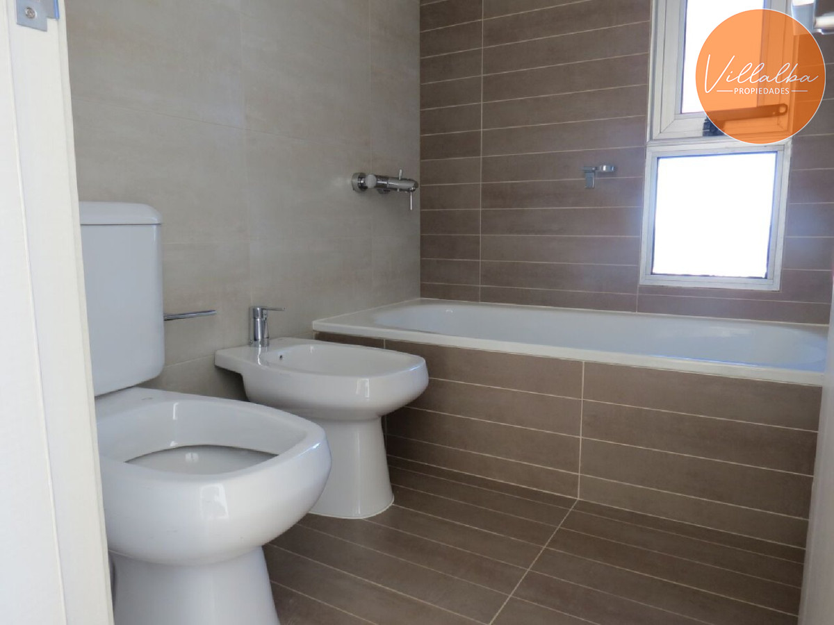 Apartamento ID.3075 - Penthouse en venta sobre Roosevelt. Con vistas inigualables de la ciudad y la playa.