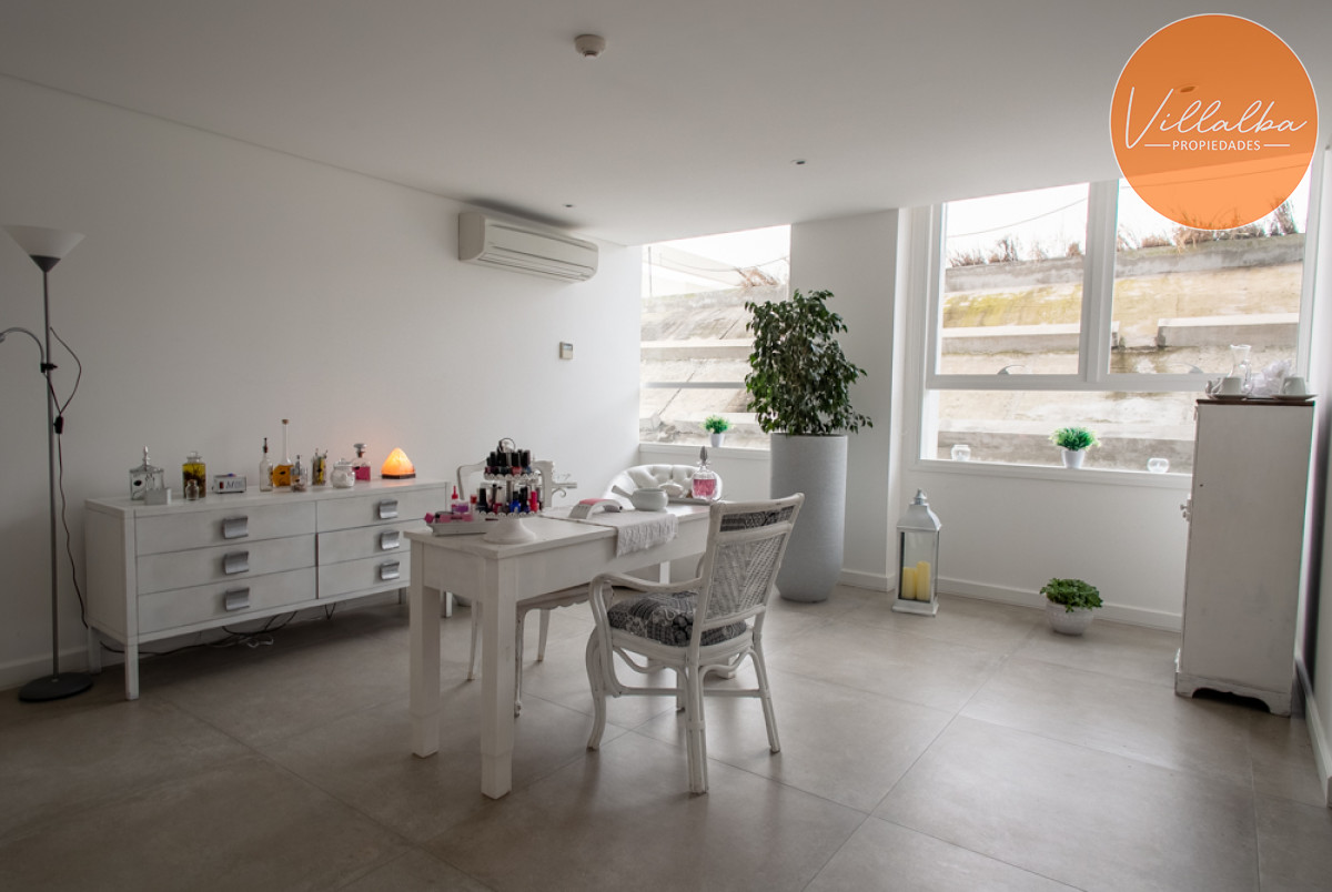 Apartamento ID.3088 - Amplio apartamento de 1 dormitorio, con 2 baños. Balcón, Losa radiante, en edificio con todos los Amenities. Ideal para todo el año. Punta del Este. 