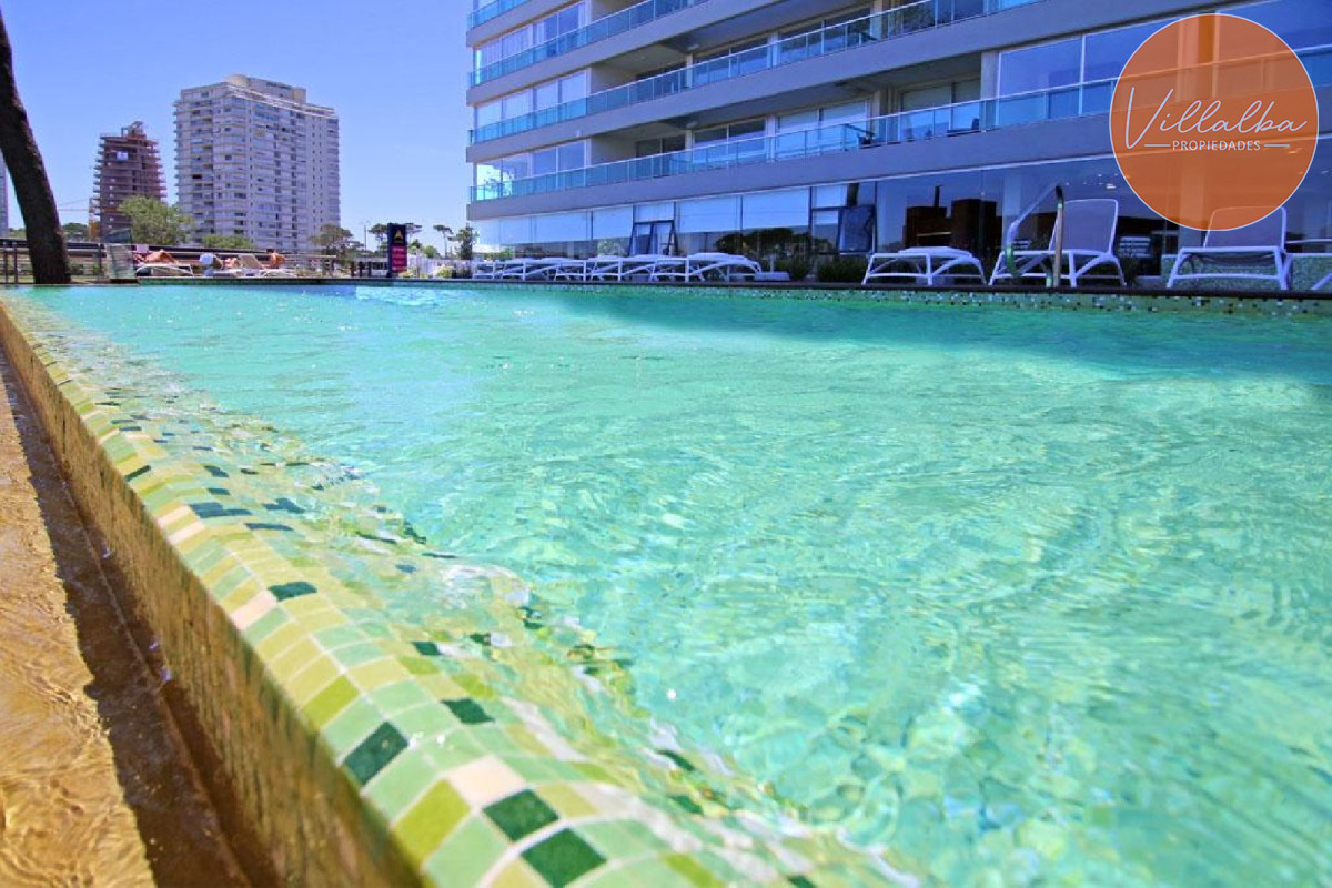 Apartamento ID.3075 - Penthouse en venta sobre Roosevelt. Con vistas inigualables de la ciudad y la playa.