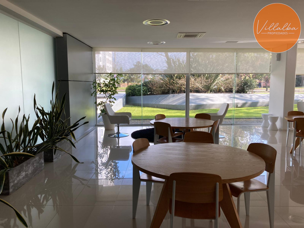 Apartamento ID.3047 - Apartamento tipo casa. Amplia terraza que recorre todos los ambientes. 3 dormitorios y 3 baños. Ubicado en Aidy Grill. PUNTA DEL ESTE.