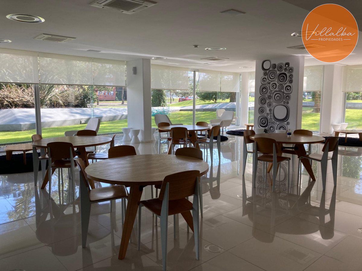 Apartamento ID.3047 - Apartamento tipo casa. Amplia terraza que recorre todos los ambientes. 3 dormitorios y 3 baños. Ubicado en Aidy Grill. PUNTA DEL ESTE.