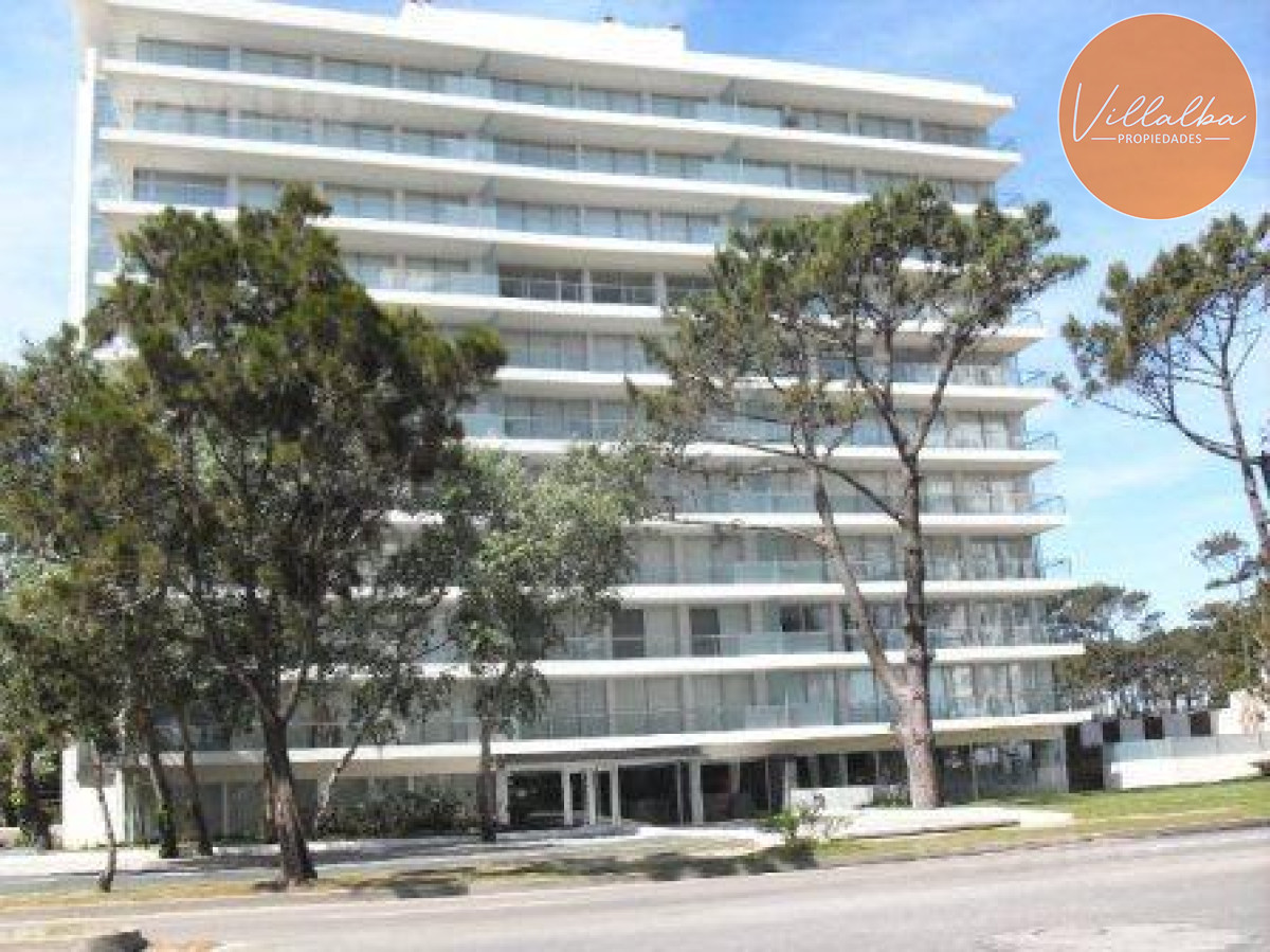 Apartamento ID.3047 - Apartamento tipo casa. Amplia terraza que recorre todos los ambientes. 3 dormitorios y 3 baños. Ubicado en Aidy Grill. PUNTA DEL ESTE.