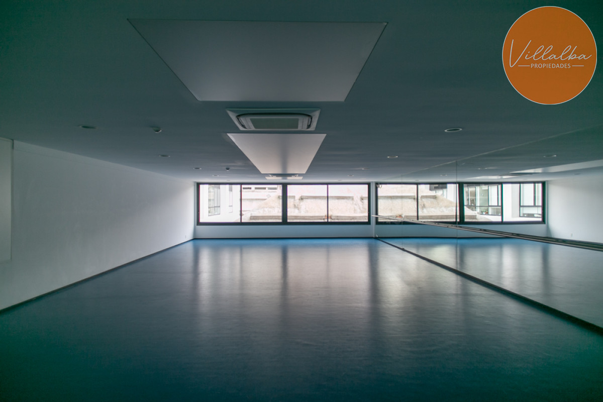 Apartamento ID.3088 - Amplio apartamento de 1 dormitorio, con 2 baños. Balcón, Losa radiante, en edificio con todos los Amenities. Ideal para todo el año. Punta del Este. 