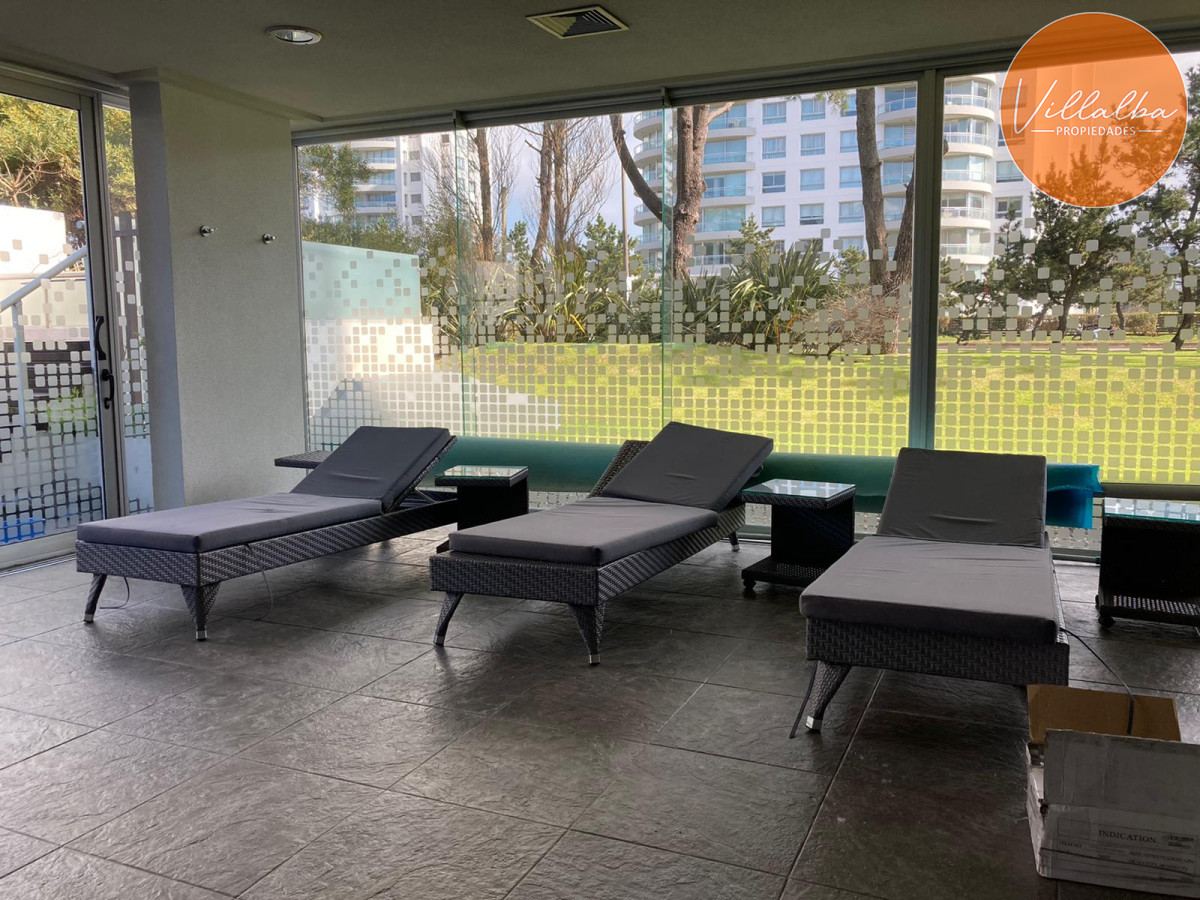 Apartamento ID.3047 - Apartamento tipo casa. Amplia terraza que recorre todos los ambientes. 3 dormitorios y 3 baños. Ubicado en Aidy Grill. PUNTA DEL ESTE.