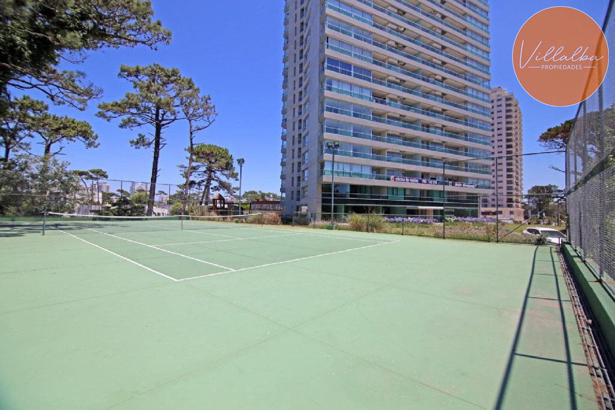Apartamento ID.3075 - Penthouse en venta sobre Roosevelt. Con vistas inigualables de la ciudad y la playa.