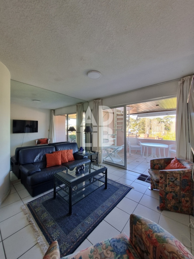 Apartamento ID.218 - Apartamento en venta de 3 dormitorios en Playa Mansa, Punta del Este