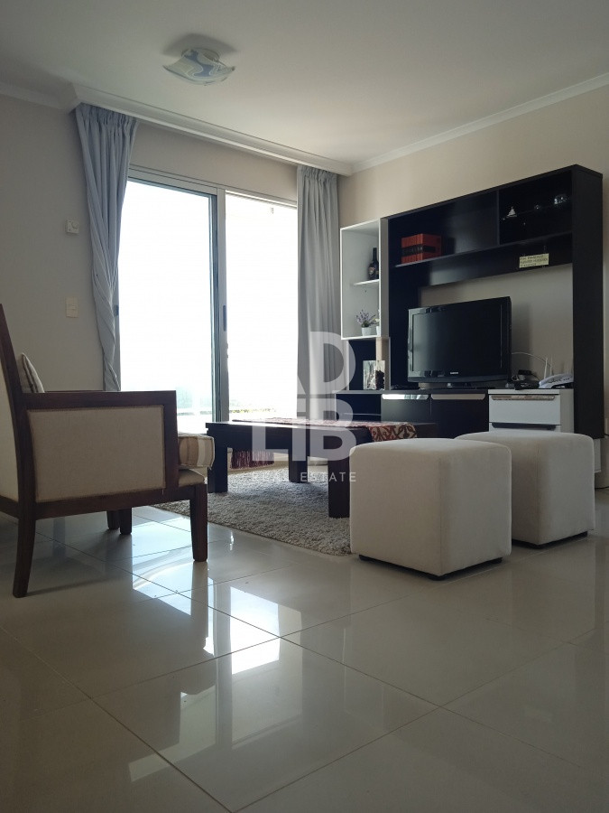 Apartamento ID.191 - Apartamento en venta de 2 dormitorios, en zona céntrica con variedad de servicios. Punta del Este. 