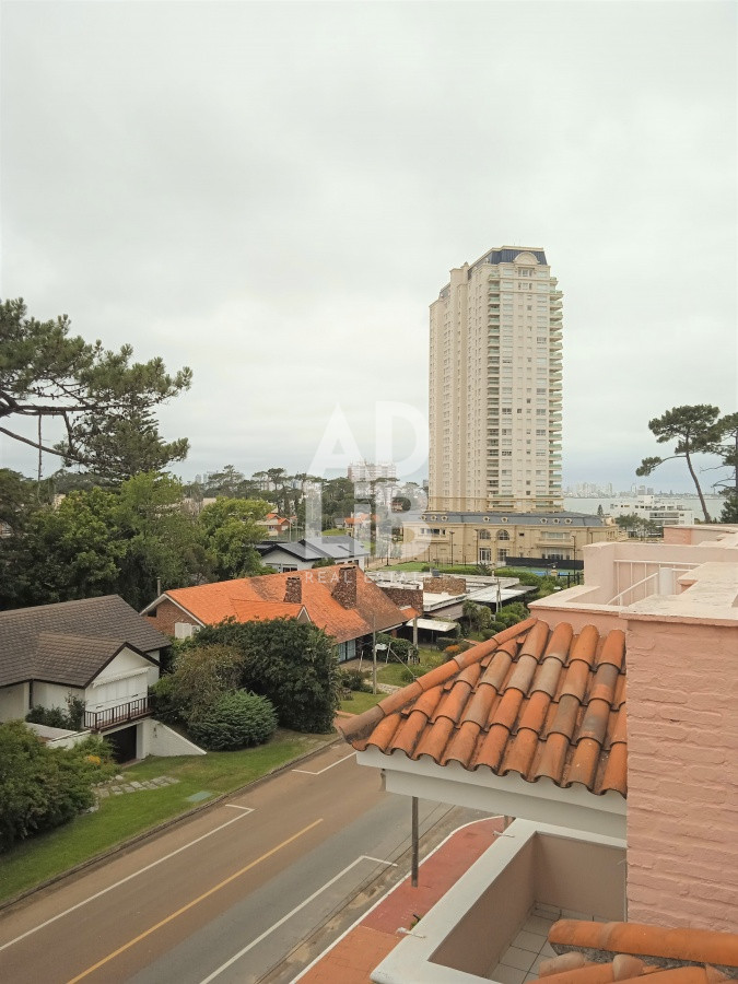 Apartamento ID.218 - Apartamento en venta de 3 dormitorios en Playa Mansa, Punta del Este