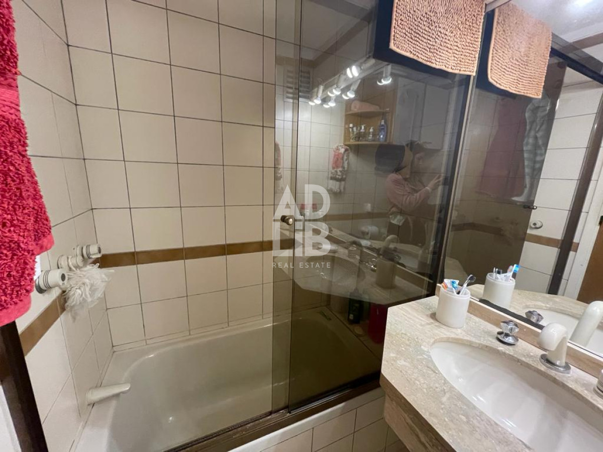 Apartamento ID.218 - Apartamento en venta de 3 dormitorios en Playa Mansa, Punta del Este
