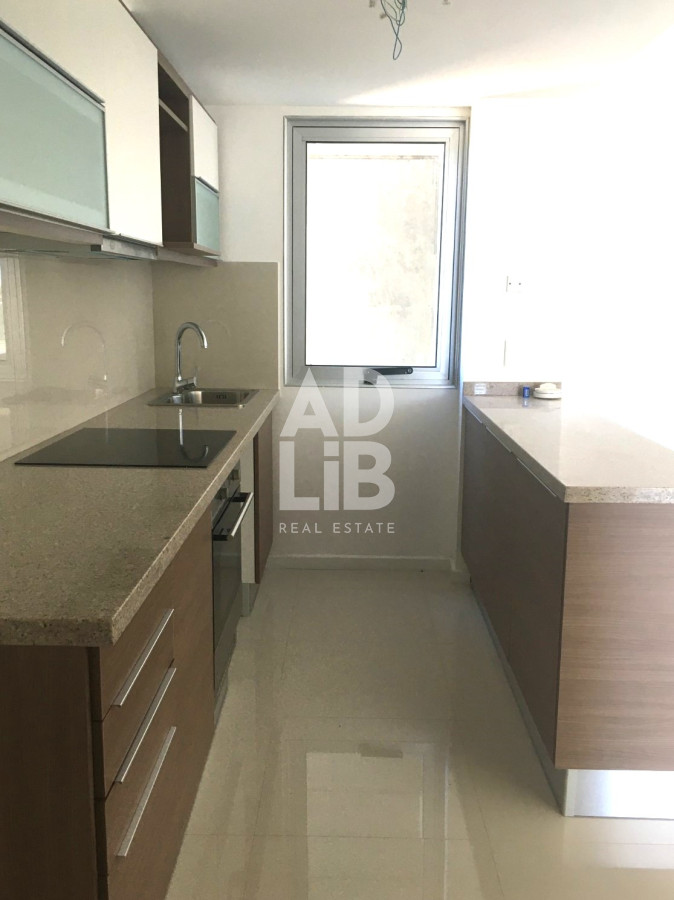 Apartamento ID.202 - Apartamento en venta en Punta del Este, sobre la Avenida Roosevelt en Edificio Gala Vista.