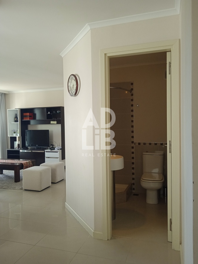 Apartamento ID.191 - Apartamento en venta de 2 dormitorios, en zona céntrica con variedad de servicios. Punta del Este. 