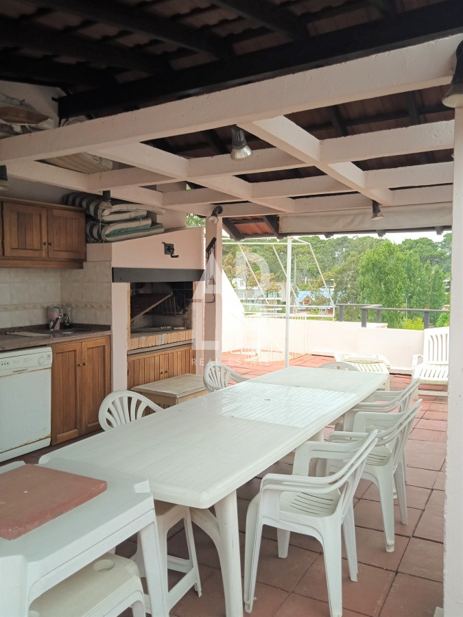 Apartamento ID.218 - Apartamento en venta de 3 dormitorios en Playa Mansa, Punta del Este