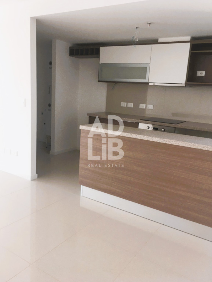 Apartamento ID.202 - Apartamento en venta en Punta del Este, sobre la Avenida Roosevelt en Edificio Gala Vista.