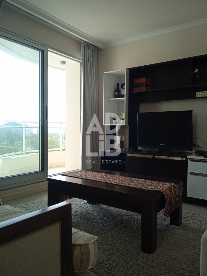 Apartamento ID.191 - Apartamento en venta de 2 dormitorios, en zona céntrica con variedad de servicios. Punta del Este. 