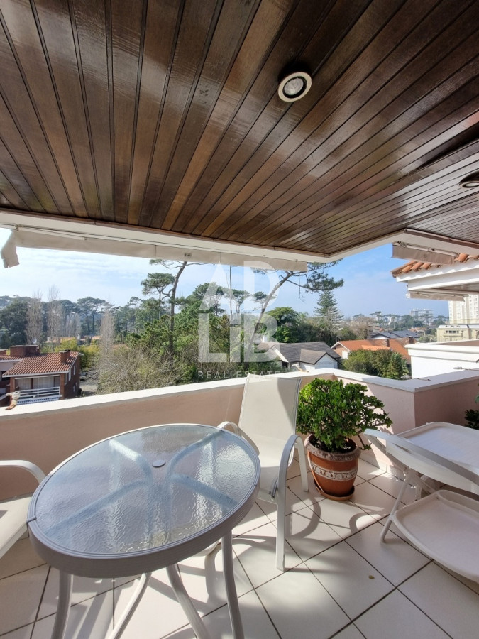 Apartamento ID.218 - Apartamento en venta de 3 dormitorios en Playa Mansa, Punta del Este