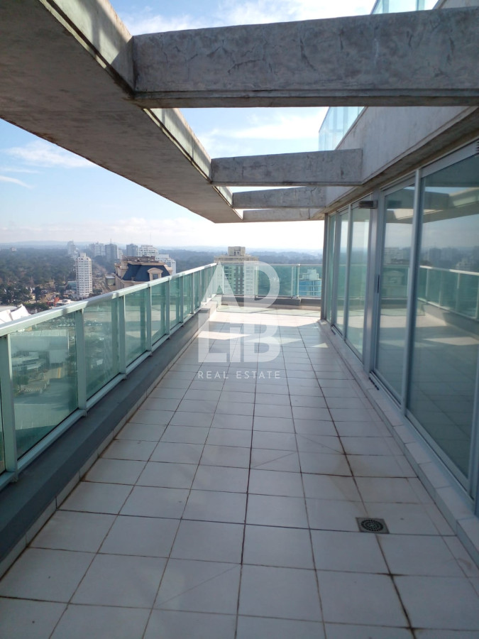 Apartamento ID.206 - Penthouse en venta sobre Roosevelt. Con vistas inigualables de la ciudad y la playa.
